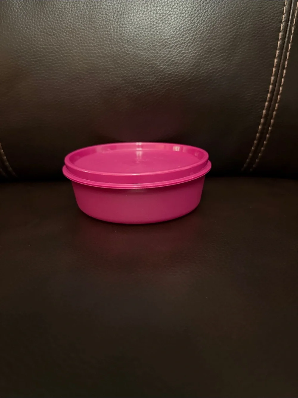 Tupperware - Pink Round container with Lid